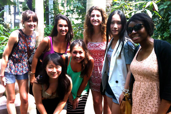 4 实习生聚会 右边第二个.jpg