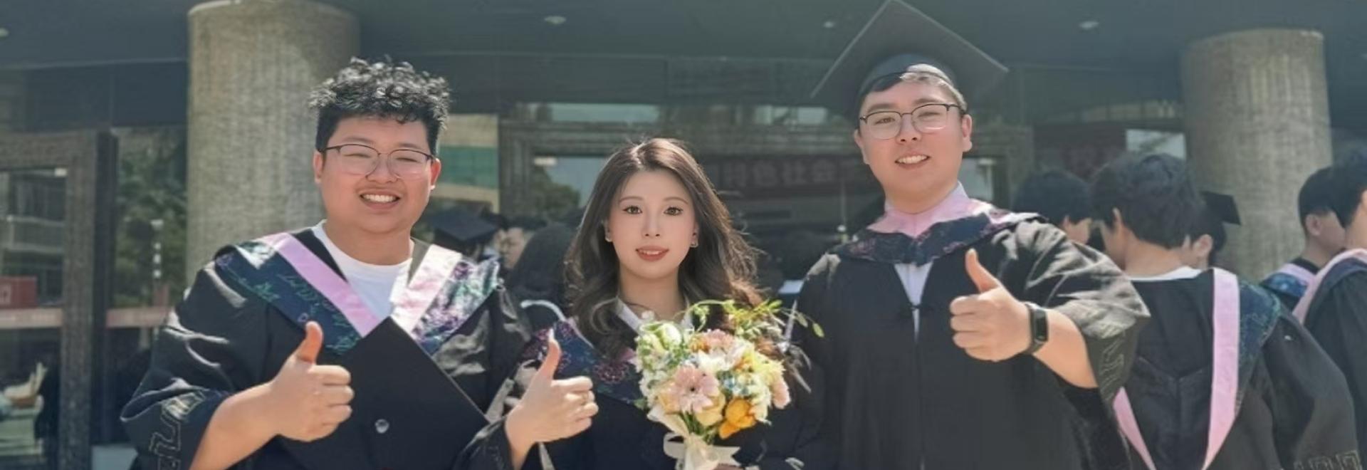 2025年毕业生留影